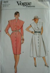 8912 VOG BUTTON STRT- FLARE FLANGE DRESS LENGTHS PATTERN 8-18